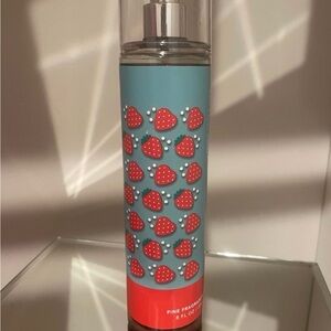 Bath & Body Works Strawberry Sofa Scented mist